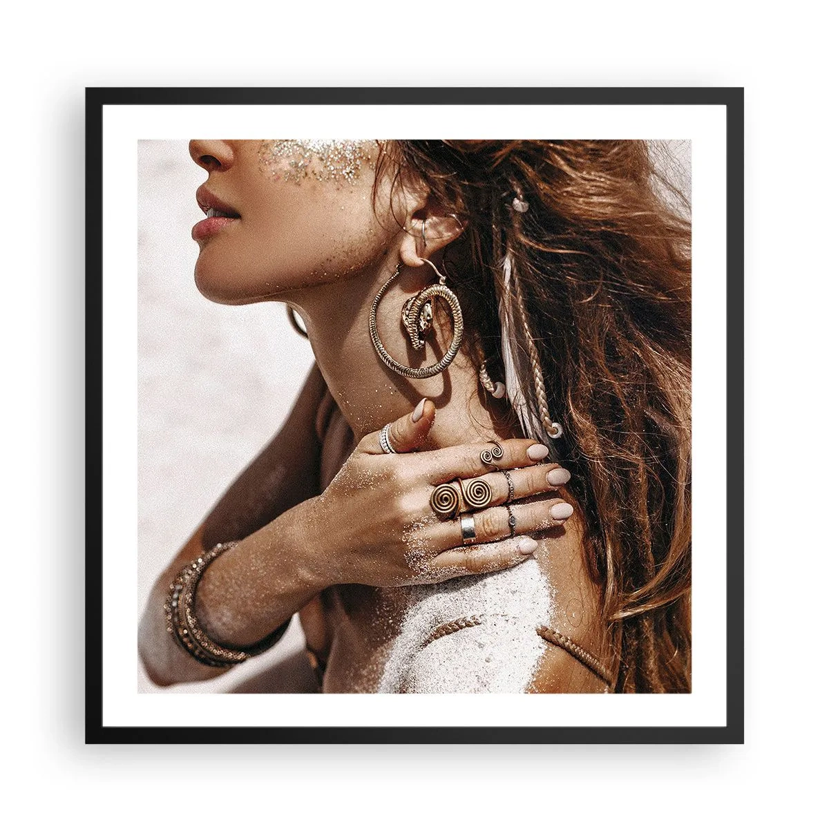 Affisch i svart ram - Vilda strandens drottning - 60x60 cm