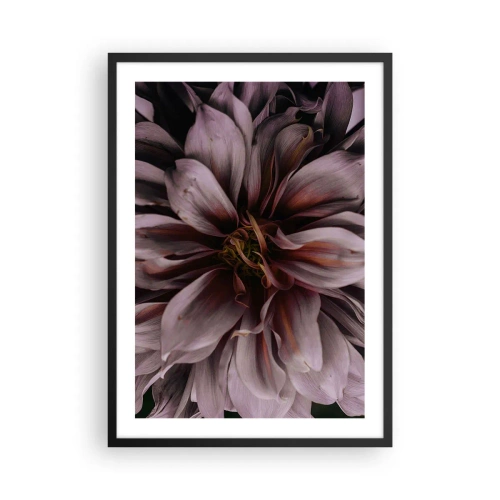 Affisch i svart ram - Närbilddetalj av en mörkrosa blomma - 50x70cm - Blommigt hjärta - Modern väggdekoration för vardagsrum och sovrum ARTTOR