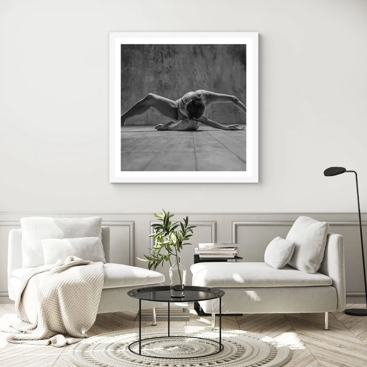 Affisch i vit ram - Upphittad symmetri - 40x40 cm