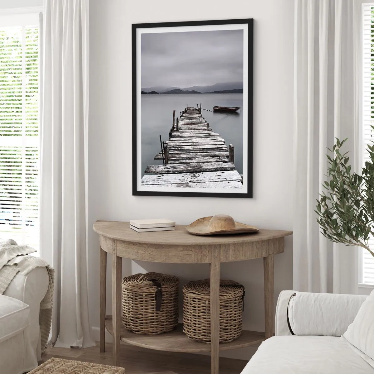 Affisch i svart ram - En gammal pir med en båt på lugnt vatten - 50x70cm - Imorgon kan du ge dig iväg - Modern väggdekoration för vardagsrum och sovrum ARTTOR
