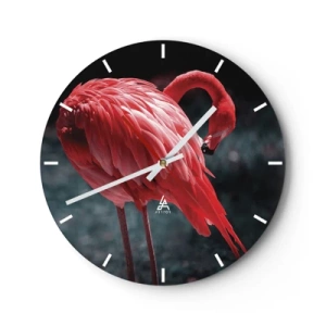 Väggklocka - Klocka på glas - En röd flamingo mot en mörk bakgrund i en elegant bild - 30x30cm - Djuprött naturpoem - Modern väggdekoration för vardagsrum, kök och sovrum ARTTOR