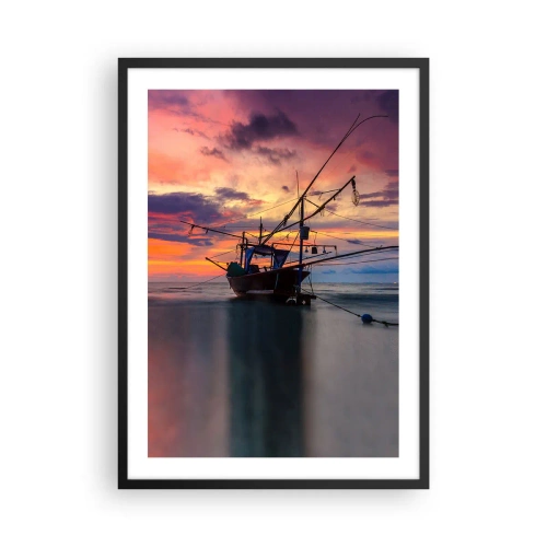 Affisch i svart ram - Fiskefartyg mot bakgrund av den nedgående solen på stranden - 50x70cm - Exotisk kväll - Modern väggdekoration för vardagsrum och sovrum ARTTOR