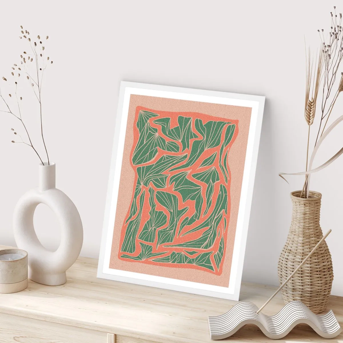 Affisch i vit ram - En kamp mellan korall och grönt - 70x100 cm