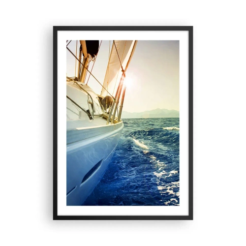 Affisch i svart ram - En yacht som seglar genom ett lugnt hav i solens varma ljus - 50x70cm - Mot äventyret - Modern väggdekoration för vardagsrum och sovrum ARTTOR
