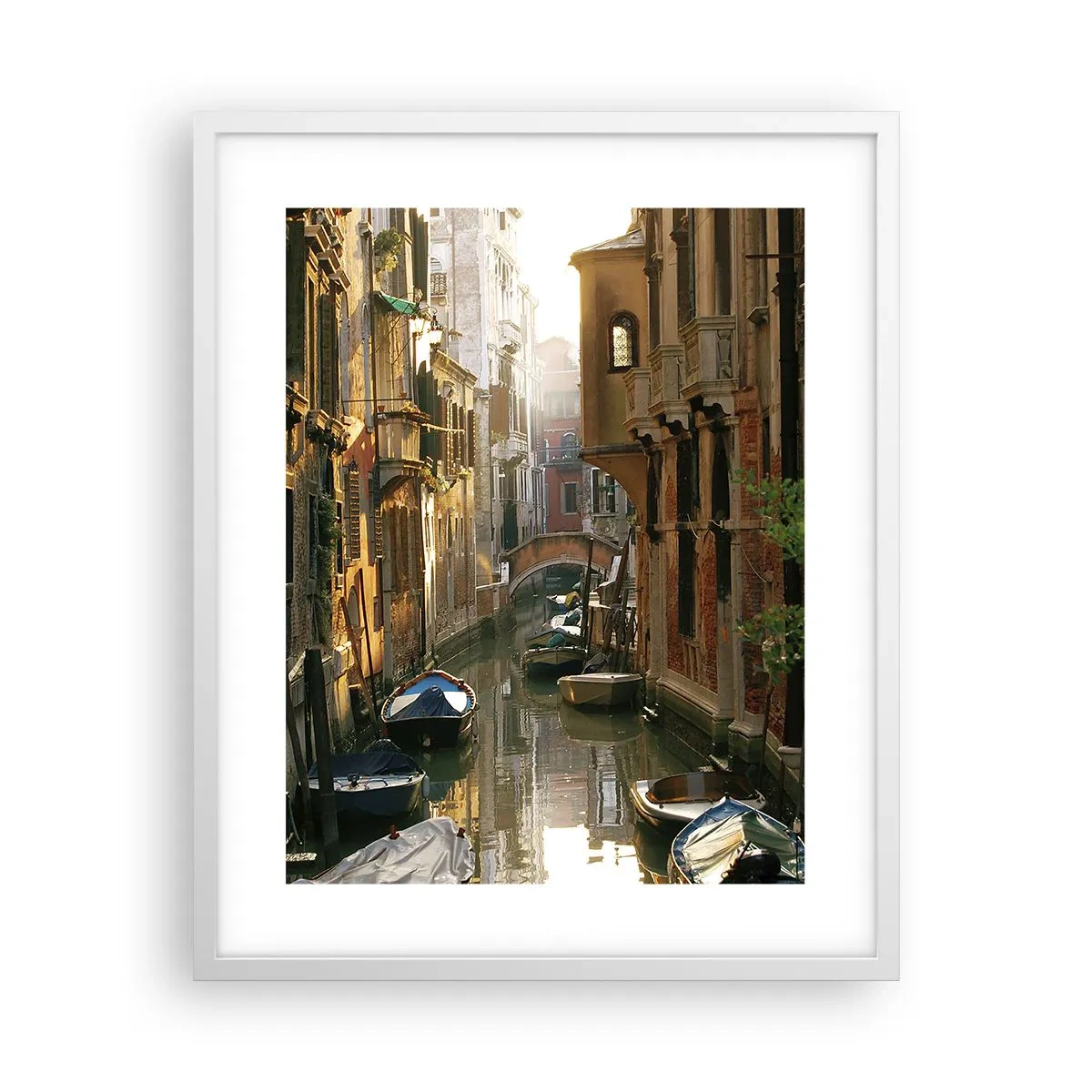 Affisch i vit ram - På en gränd i Venedig - 40x50 cm