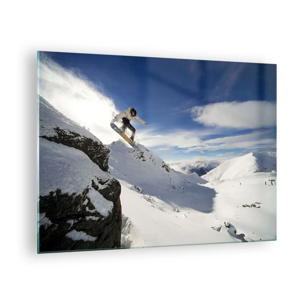 Glastavla - Bild på glas - En snowboardåkare som hoppar från en klippa i bergen på vintern - 70x50cm - Frihet utan gränserna - Modern väggdekoration för vardagsrum och sovrum ARTTOR