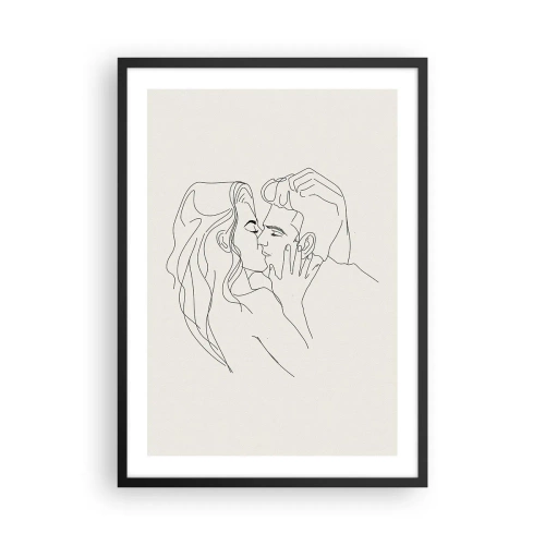 Affisch i svart ram - En minimalistisk teckning av ett förälskat par i fina linjer. - 50x70cm - I kärlekens famn - Modern väggdekoration för vardagsrum och sovrum ARTTOR