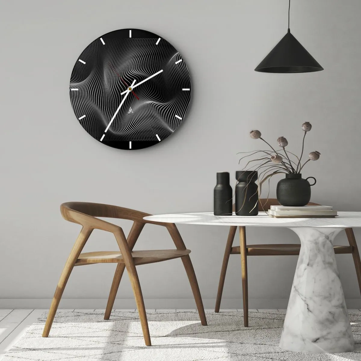 Väggklocka - Klocka på glas - Hypnotiserande vita linjer mot en svart bakgrund som skapar en optisk våg. - 30x30cm - Ljusets dans i rymden - Modern väggdekoration för vardagsrum, kök och sovrum ARTTOR