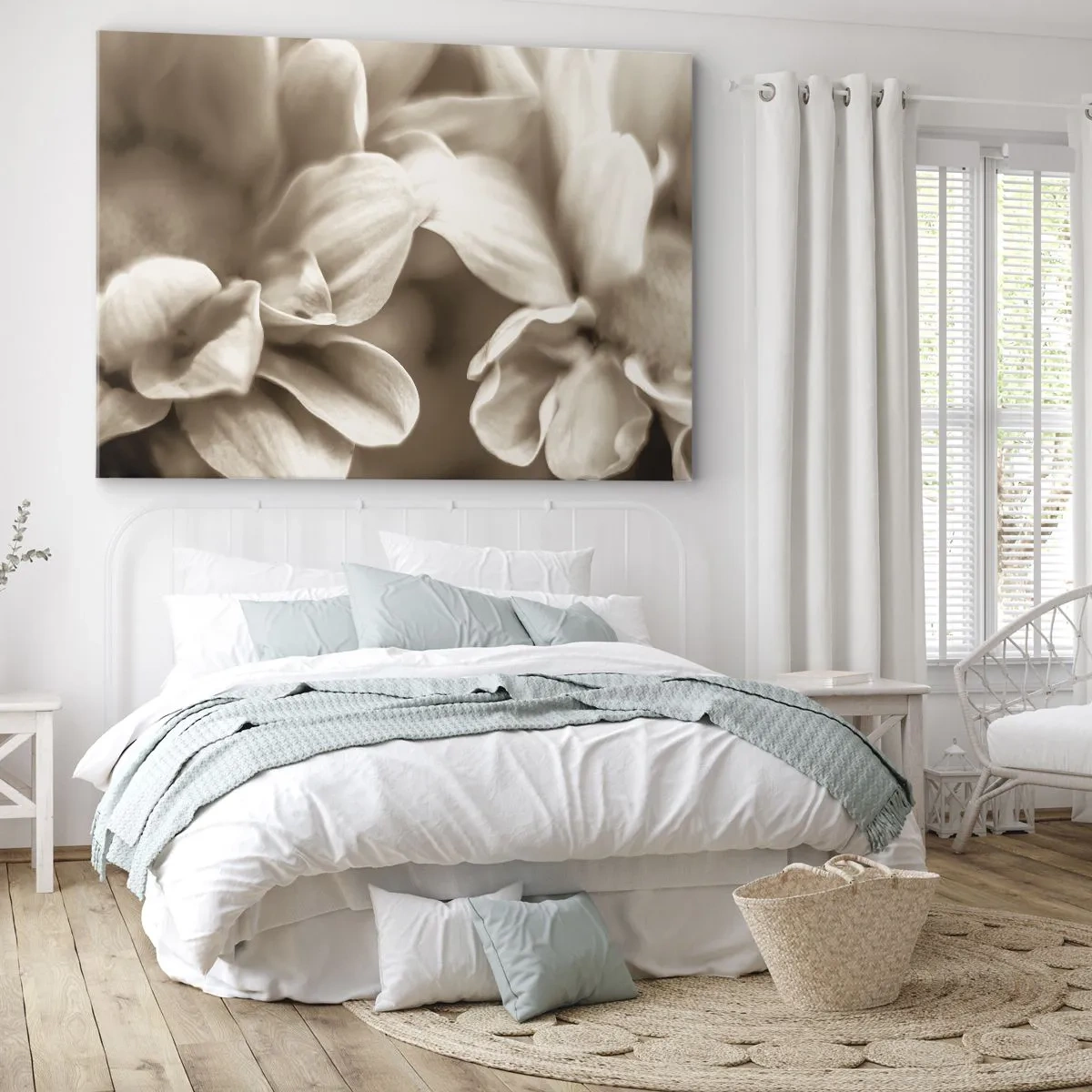 Canvastavla - Bild på duk - Närbild av blommor i en delikat sepiaton med mjuka konturer - 70x50cm - Milda som ett leende - Modern väggdekoration för vardagsrum och sovrum ARTTOR