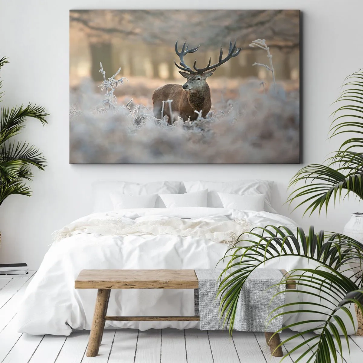 Canvastavla - Bild på duk - En hjort i en frostig glänta i en vinterskog med subtila färger - 70x50cm - Uppfriskande morgon - Modern väggdekoration för vardagsrum och sovrum ARTTOR