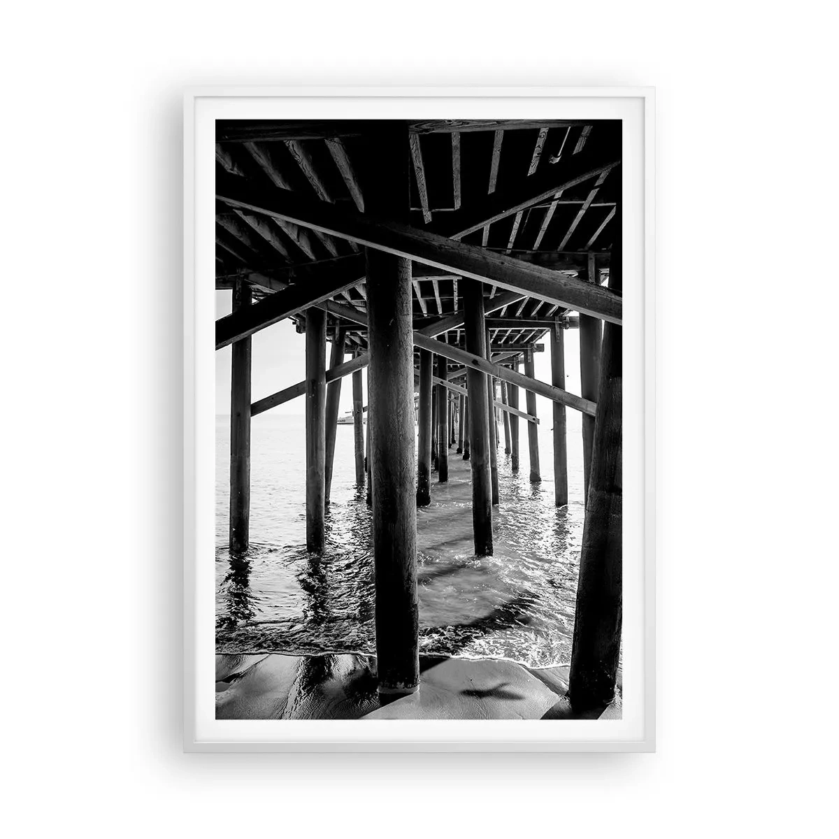 Affisch i vit ram - Gömställe på stranden - 70x100 cm