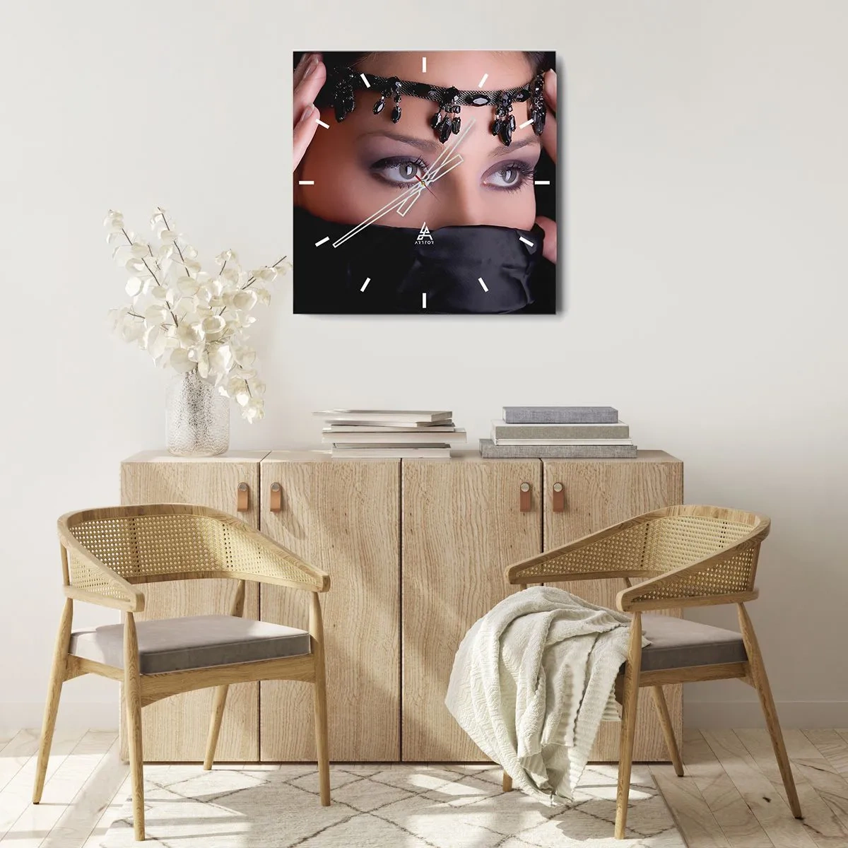 Väggklocka - Klocka på glas - Lockande orientalisk hemlighet - 40x40 cm