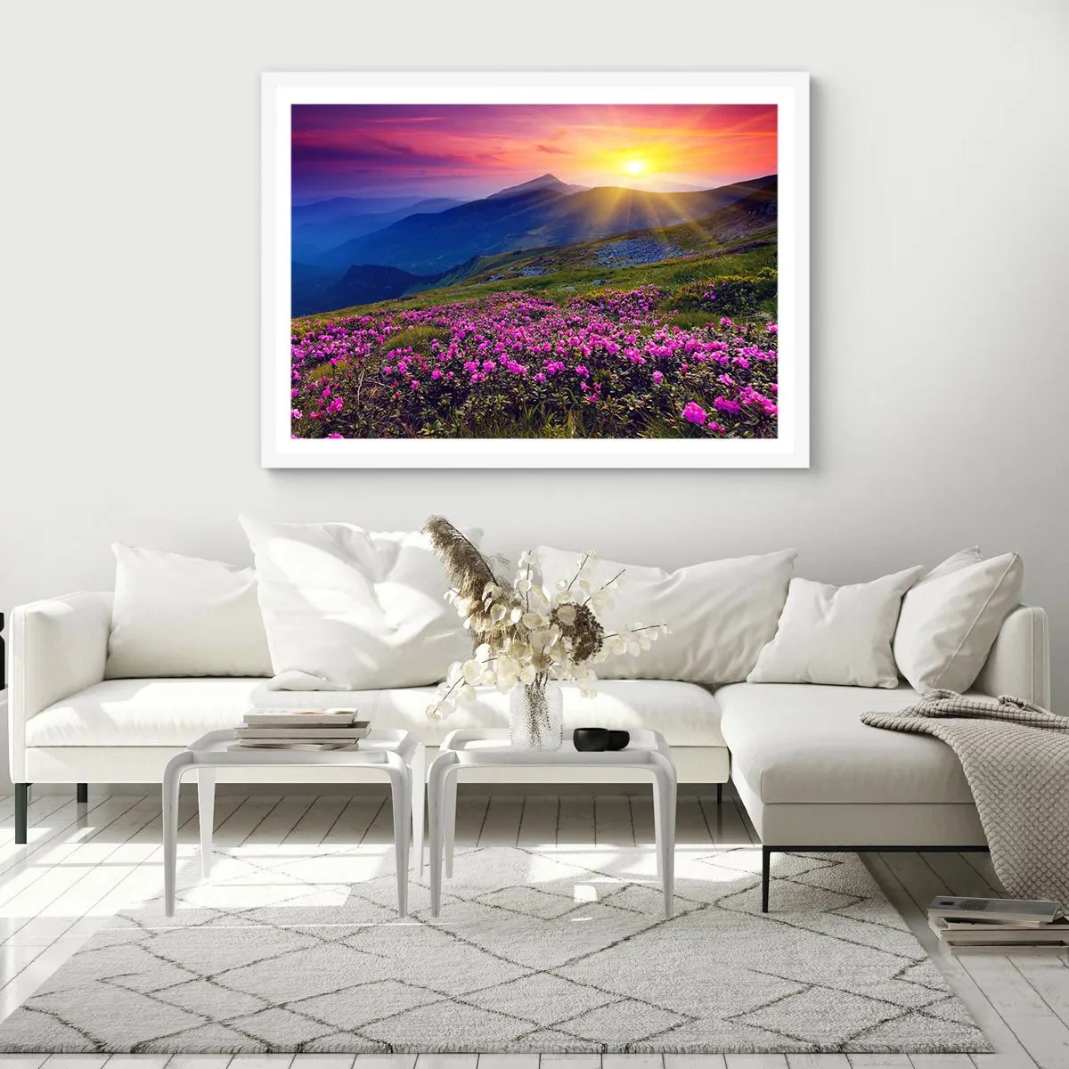 Affisch i vit ram - … Bergtallen doftar och örterna luktar runt omkring - 100x70 cm