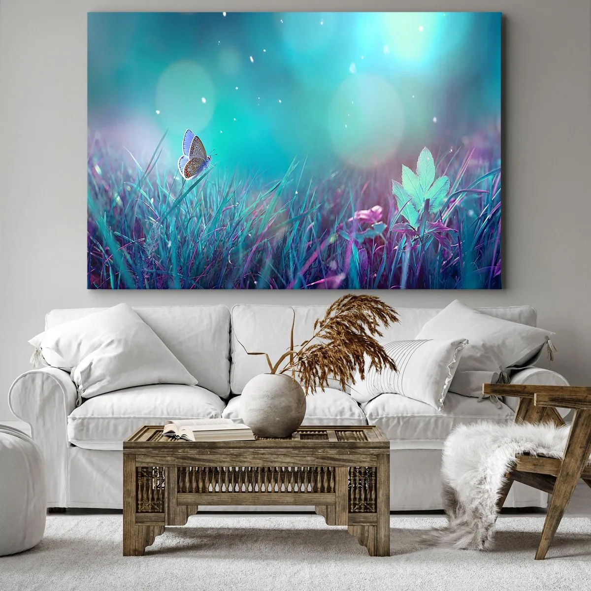 Canvastavla - Bild på duk - En fjäril på gräset i ljuset av suddiga reflektioner - 70x50cm - Ängens hemliga liv - Modern väggdekoration för vardagsrum och sovrum ARTTOR