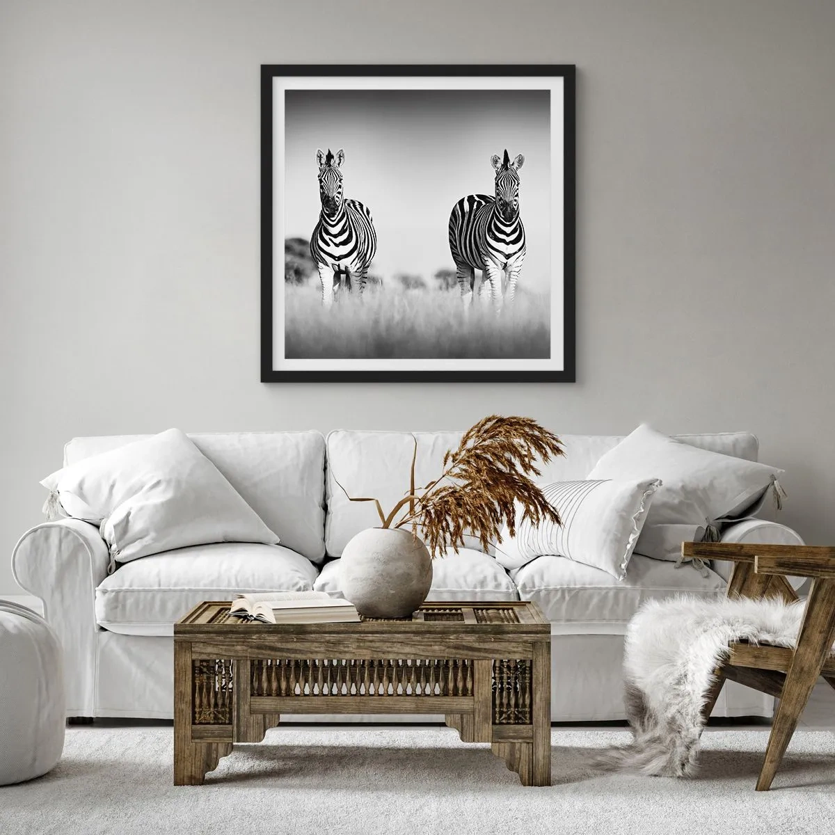 Affisch i svart ram - Men dock världen är svart-vit - 60x60 cm