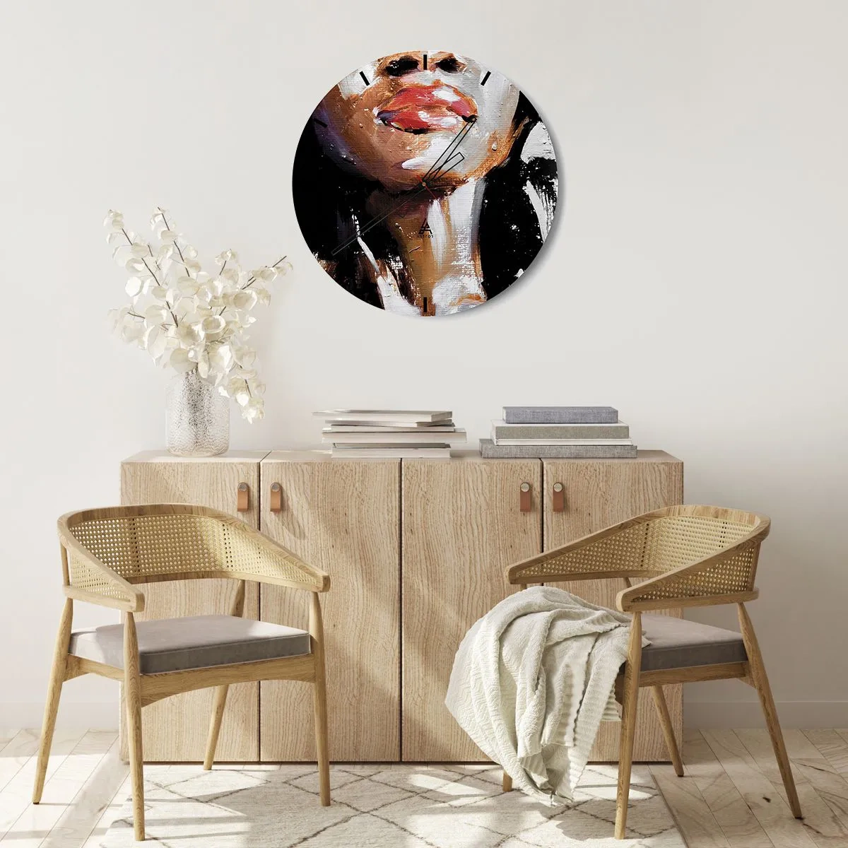 Väggklocka - Klocka på glas - Fragment av en kvinnas ansikte i en expressiv målningsteknik - 30x30cm - Stolthet utan fördomar - Modern väggdekoration för vardagsrum, kök och sovrum ARTTOR