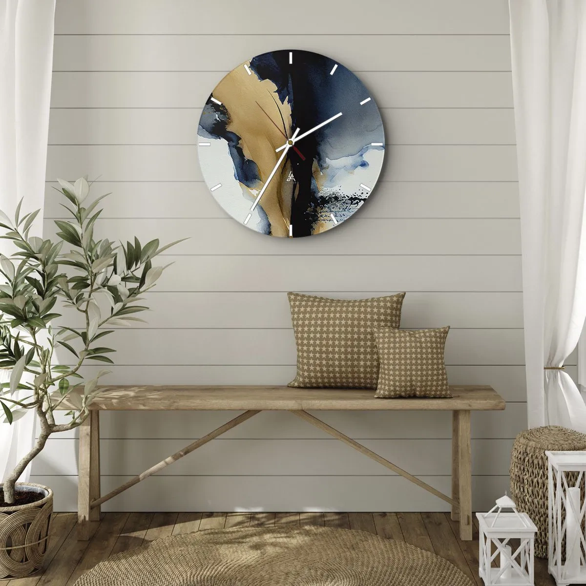 Väggklocka - Klocka på glas - Abstrakt akvarell med en kontrast av marinblått och beige - 30x30cm - Bakom ridån - Modern väggdekoration för vardagsrum, kök och sovrum ARTTOR