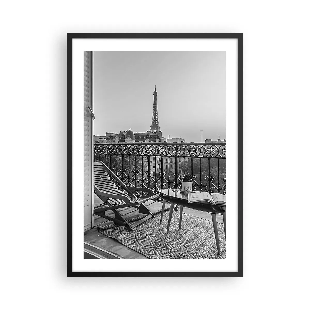 Affisch i svart ram - Utsikt över Eiffeltornet från en elegant parisisk balkong - 50x70cm - En eftermiddag i Paris - Modern väggdekoration för vardagsrum och sovrum ARTTOR