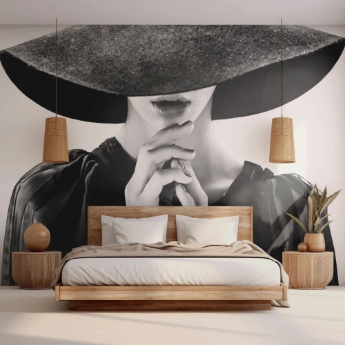 Fototapet Premium Canvas - Dold skönhet - Kvinna I En Hatt, Kvinnors händer, Mode - 500x350 cm
