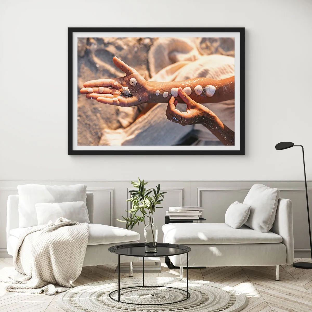 Affisch i svart ram - Skönhet inom handens räckvidd - 91x61 cm