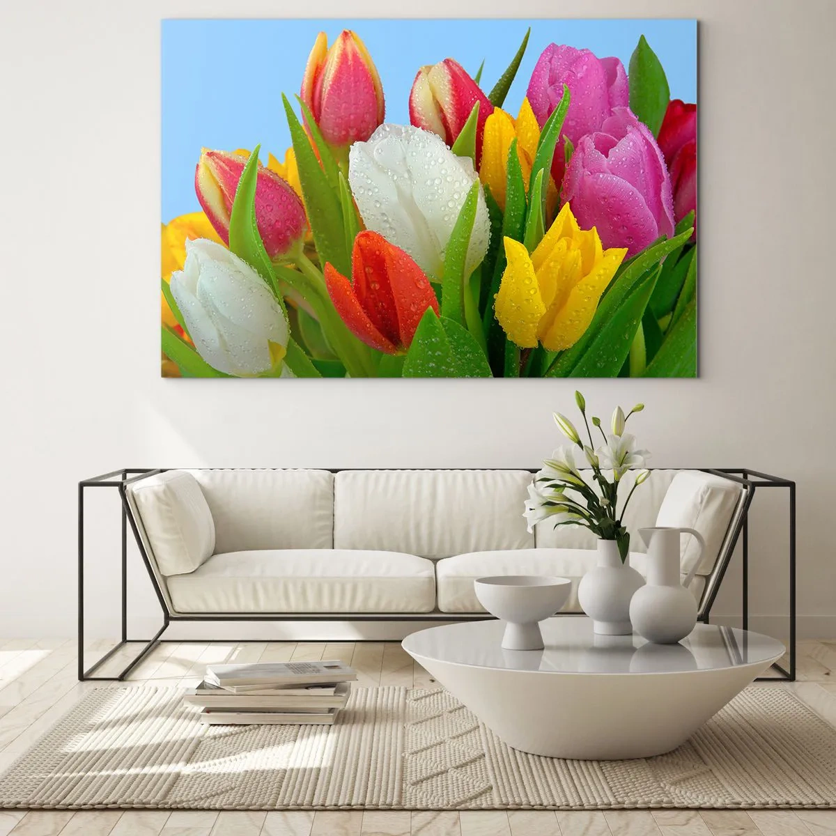 Glastavla - Bild på glas - Färgglada tulpaner täckta med daggdroppar mot en blå bakgrund - 70x50cm - blommig regnbåge i daggdroppar - Modern väggdekoration för vardagsrum och sovrum ARTTOR