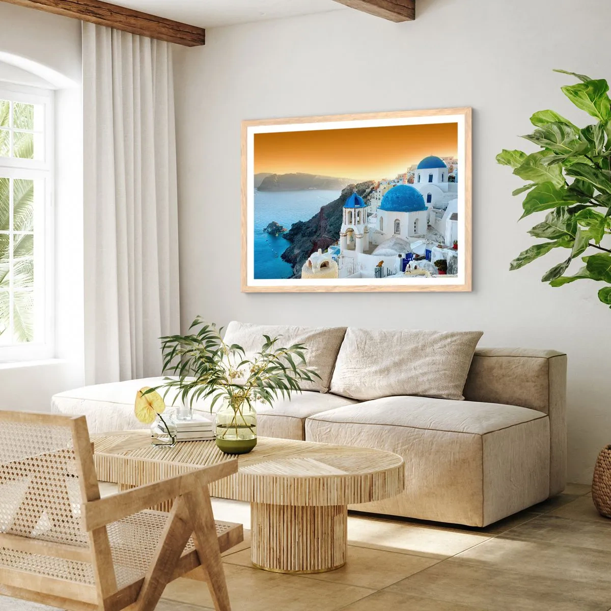 Affisch i ram av ljusek - Santorini - inbäddat i berg - 70x50 cm