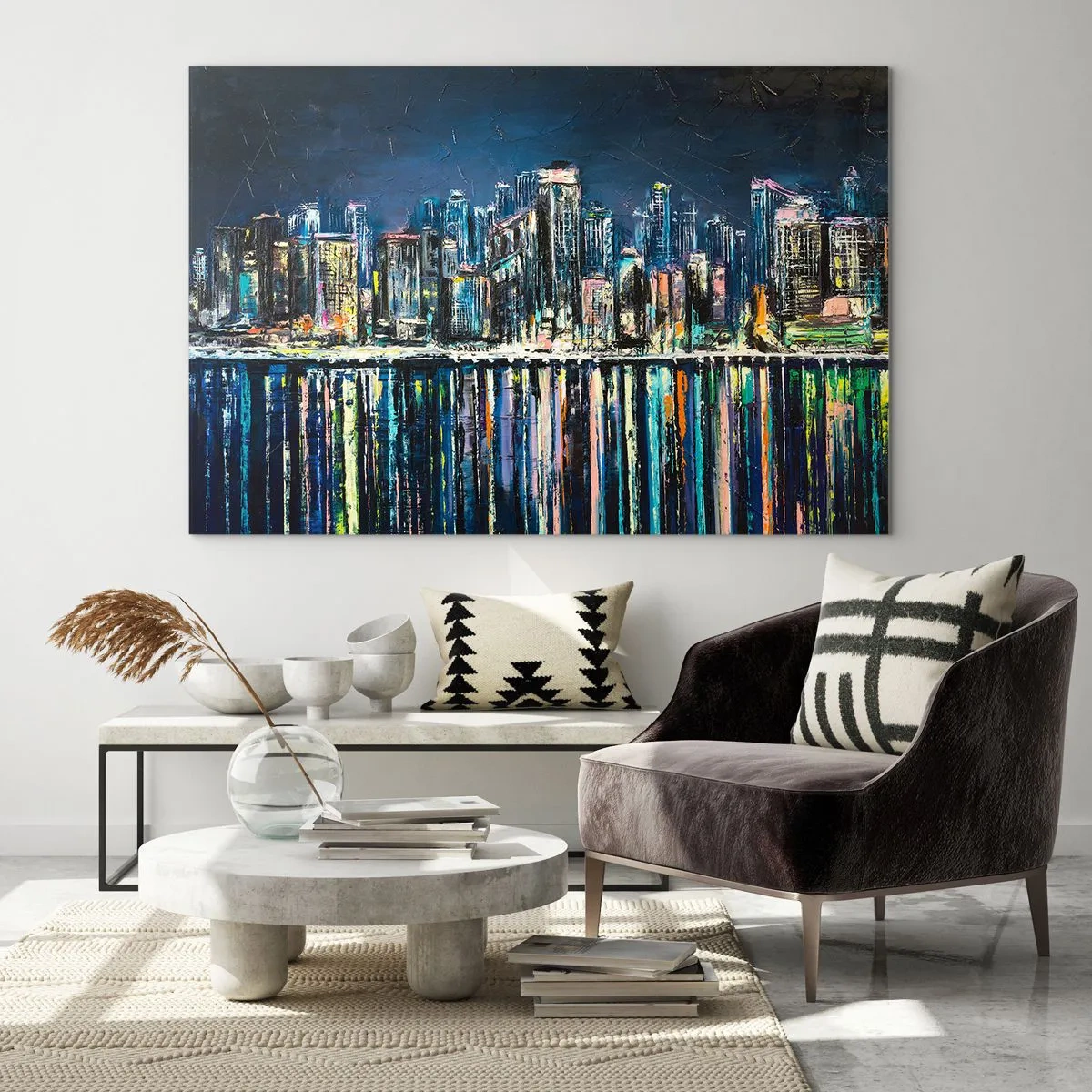 Glastavla - Bild på glas - Panorama över staden på natten med ljusen som reflekteras i vattnet - 70x50cm - Ljuskaskad - Modern väggdekoration för vardagsrum och sovrum ARTTOR