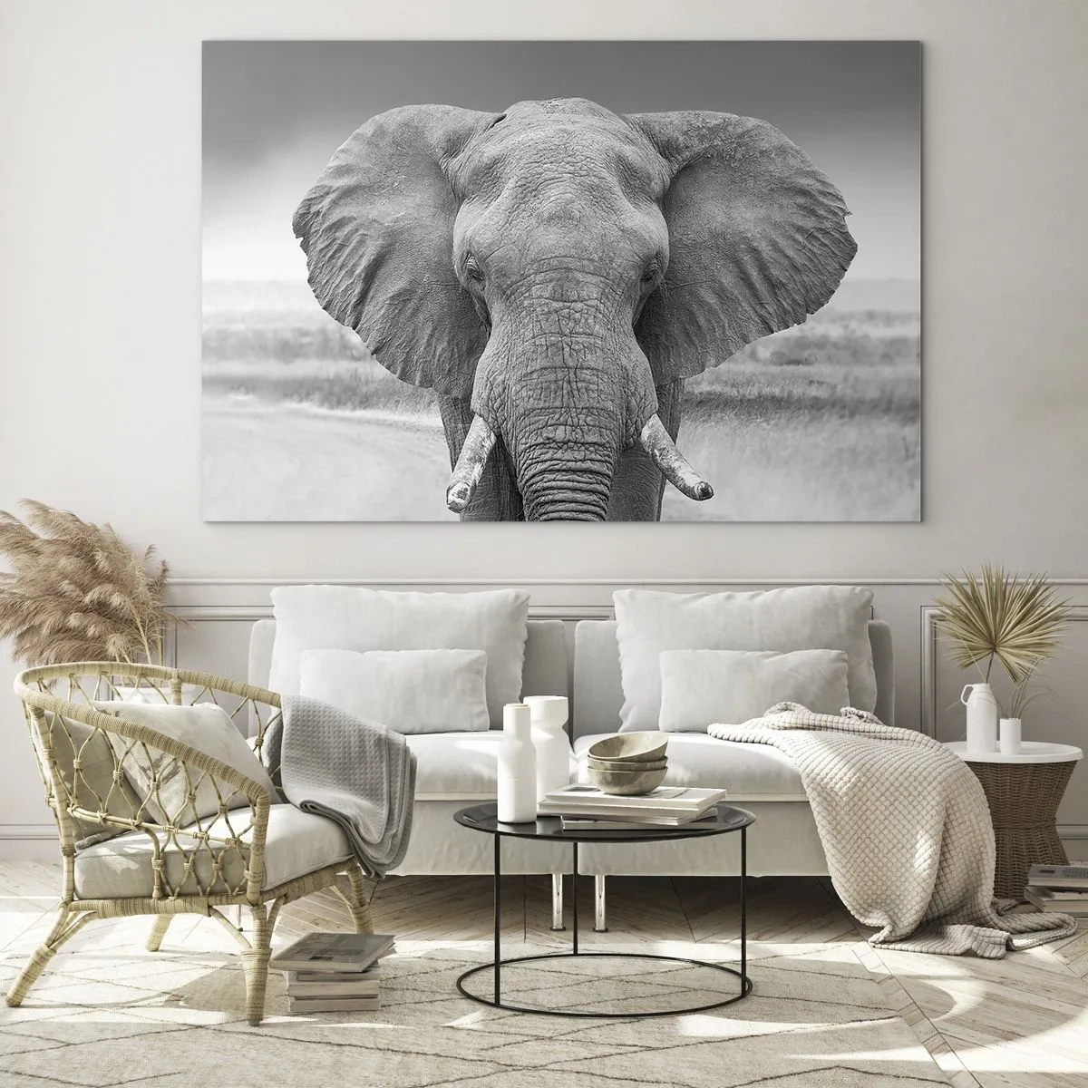 Glastavla - Bild på glas - Svartvitt porträtt av en elefant i savannen - 70x50cm - Välkommen till min värld - Modern väggdekoration för vardagsrum och sovrum ARTTOR