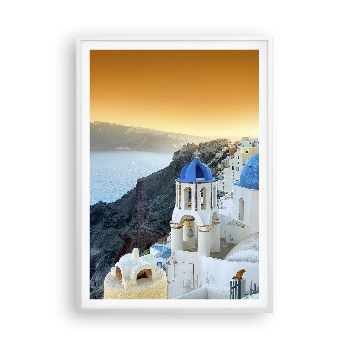Affisch i vit ram - Santorini - inbäddat i berg - 70x100 cm