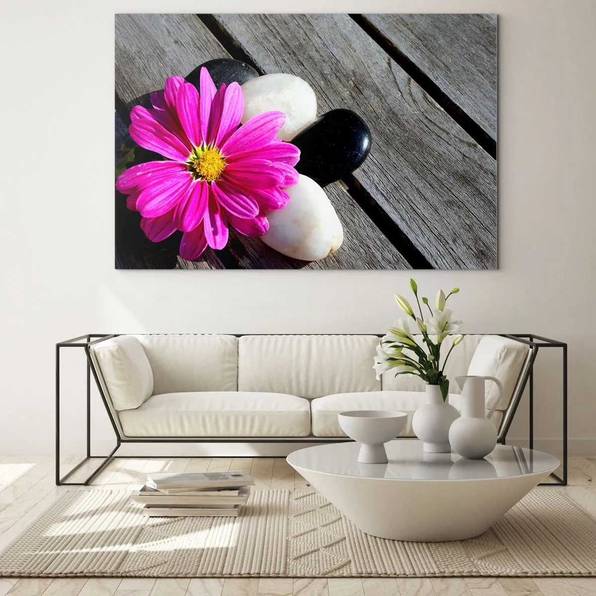 Glastavla - Bild på glas - Rosa blomma med stenar på en träbakgrund - 70x50cm - Avkoppling på bryggan - Modern väggdekoration för vardagsrum och sovrum ARTTOR