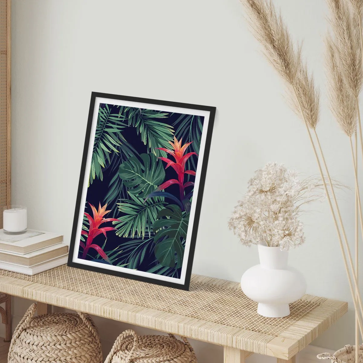 Affisch i svart ram - Tropiska löv och blommor på en mörk bakgrund - 50x70cm - Brinna i grönskan - Modern väggdekoration för vardagsrum och sovrum ARTTOR