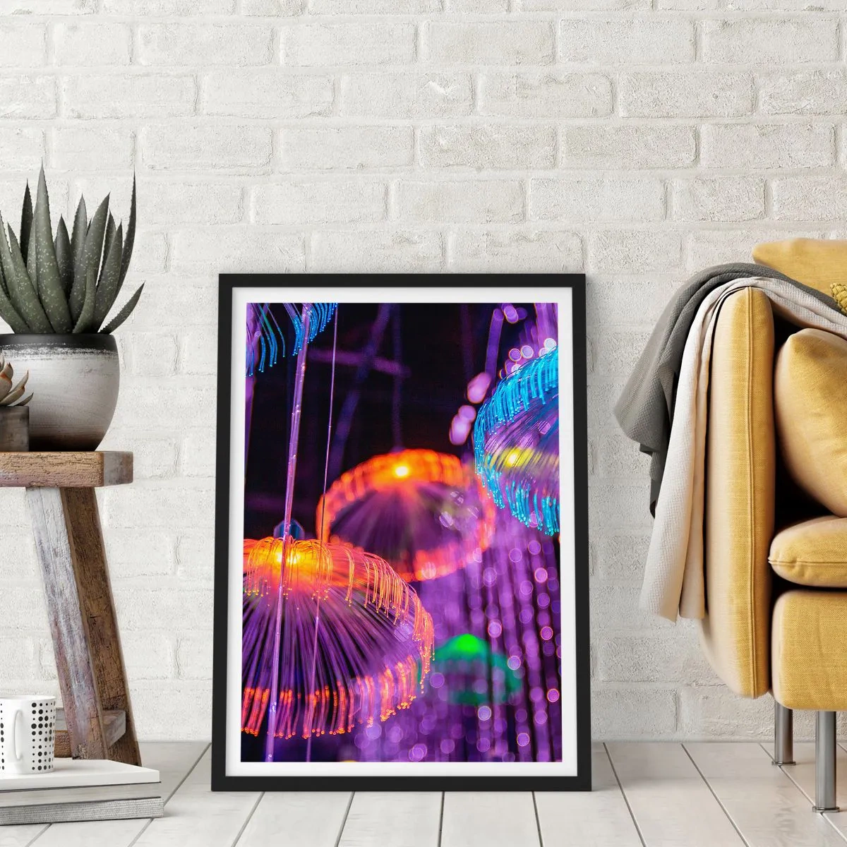 Affisch i svart ram - Färgglada, futuristiska maneter i neonljus - 50x70cm - Lysande fontän - Modern väggdekoration för vardagsrum och sovrum ARTTOR
