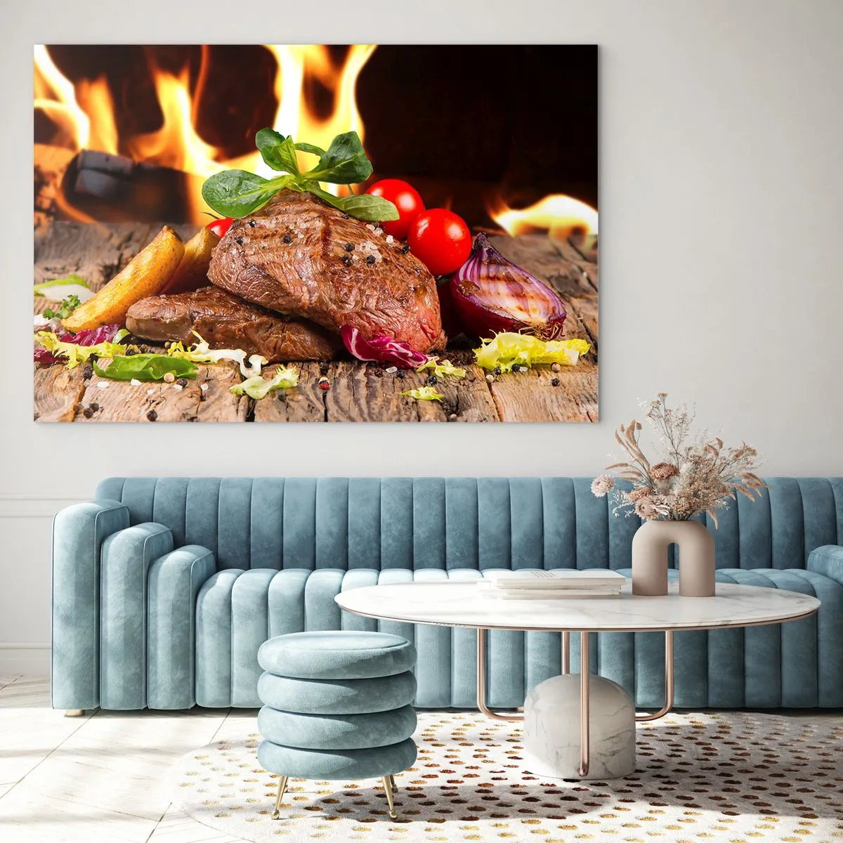 Glastavla - Bild på glas - Grillad biff med grönsaker mot bakgrund av lågor - 70x50cm - Framtrollad med glöd - Modern väggdekoration för vardagsrum och sovrum ARTTOR
