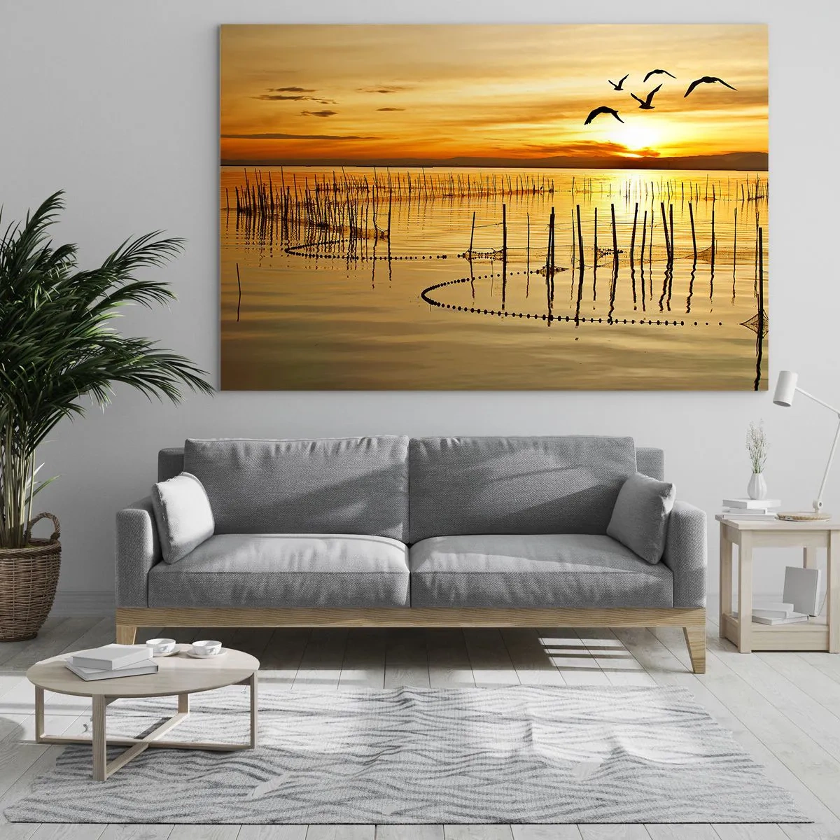 Glastavla - Bild på glas - Solnedgång över en sjö med fåglar och fiskenät - 70x50cm - Fiskevatten - Modern väggdekoration för vardagsrum och sovrum ARTTOR