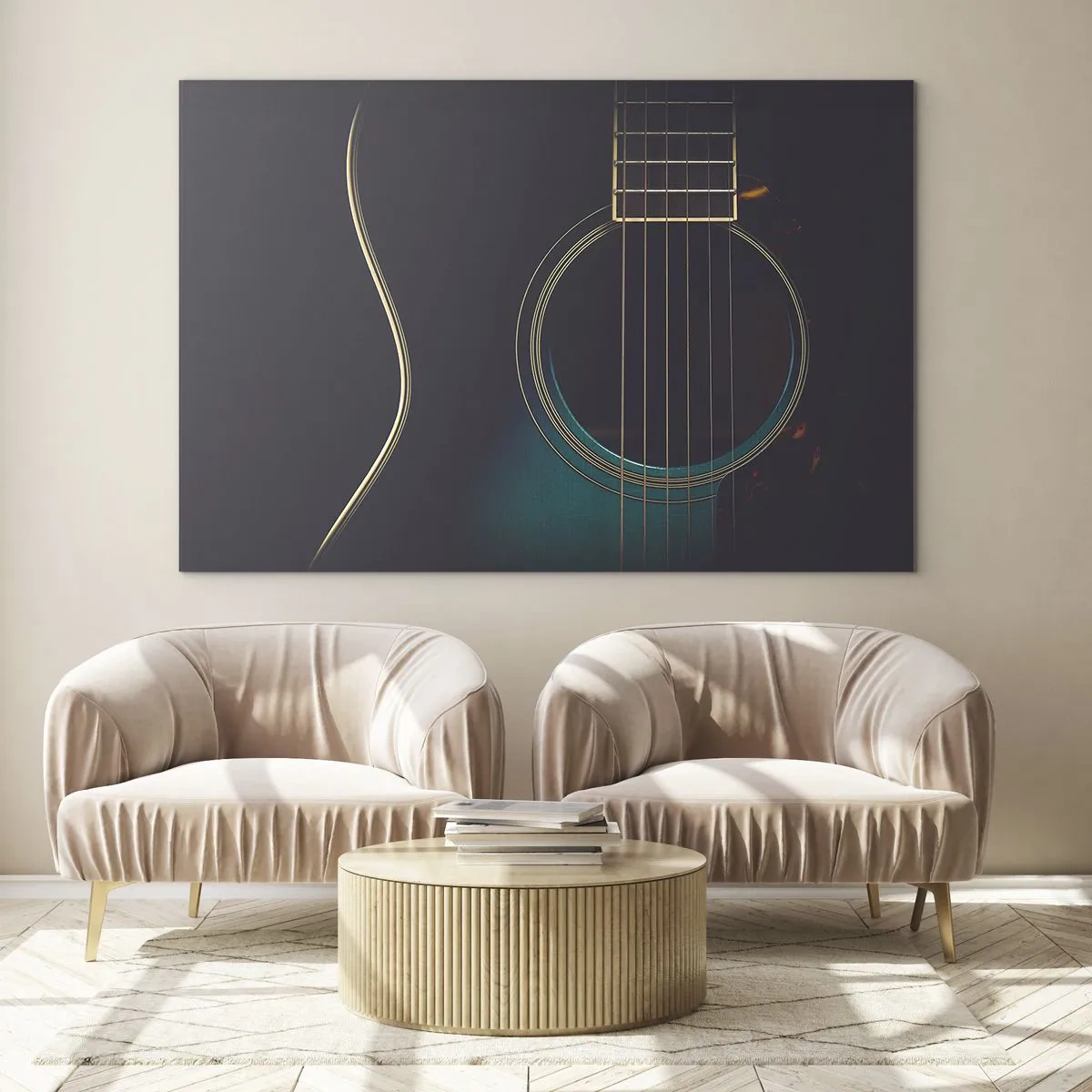 Glastavla - Bild på glas - Närbild av en svart akustisk gitarr med strängdetaljer - 70x50cm - Ett ögonblick innan det ljuder - Modern väggdekoration för vardagsrum och sovrum ARTTOR