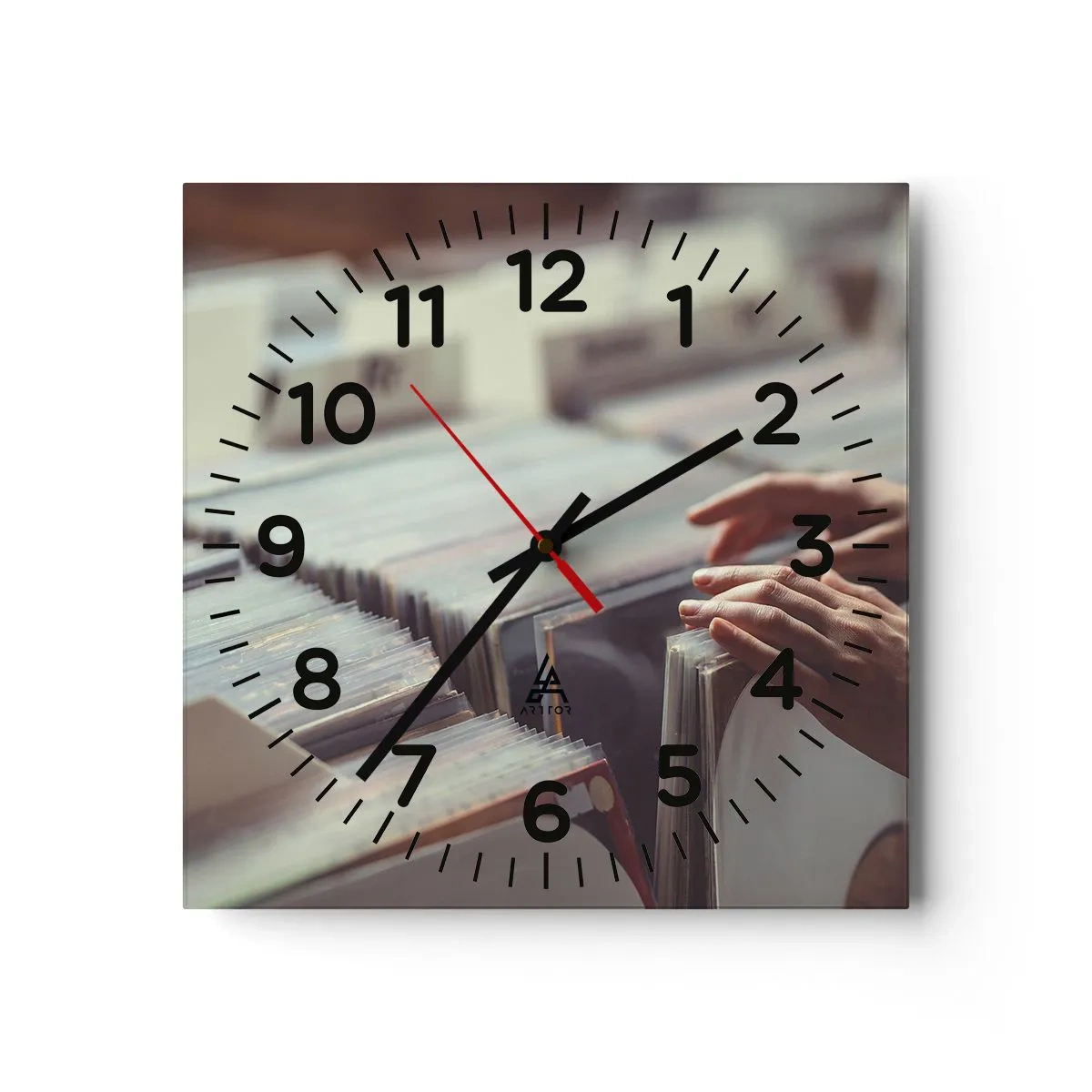 Väggklocka - Klocka på glas - I jakten efter känslor - 40x40 cm