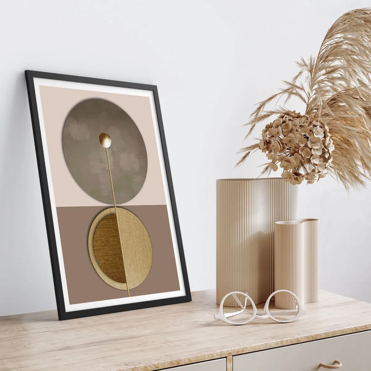 Affisch i svart ram - Modern geometrisk abstraktion i nyanser av guld och beige - 50x70cm - Perfekt balans - Modern väggdekoration för vardagsrum och sovrum ARTTOR