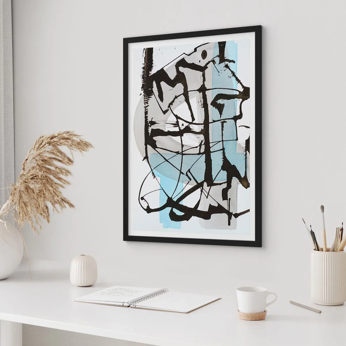 Affisch i svart ram - Modern abstraktion i nyanser av blått och svart - 50x70cm - Blått trots allt - Modern väggdekoration för vardagsrum och sovrum ARTTOR