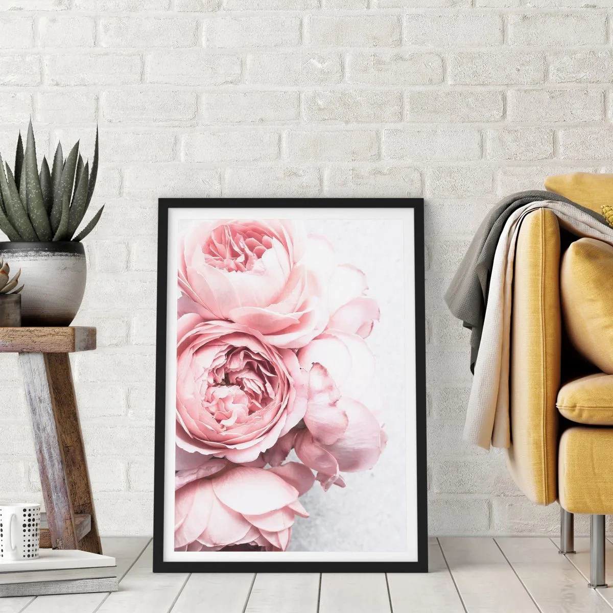 Affisch i svart ram - Närbild av fina rosa pionblommor - 50x70cm - För romantikerna - Modern väggdekoration för vardagsrum och sovrum ARTTOR