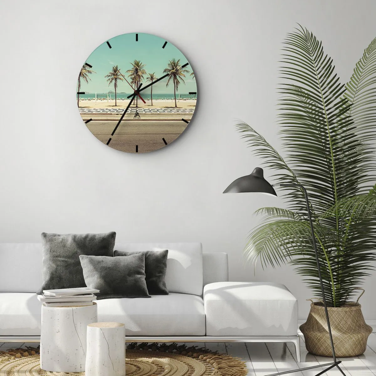 Väggklocka - Klocka på glas - Palmer och en strand med en promenad vid det turkosa havet - 30x30cm - På stranden - Modern väggdekoration för vardagsrum, kök och sovrum ARTTOR