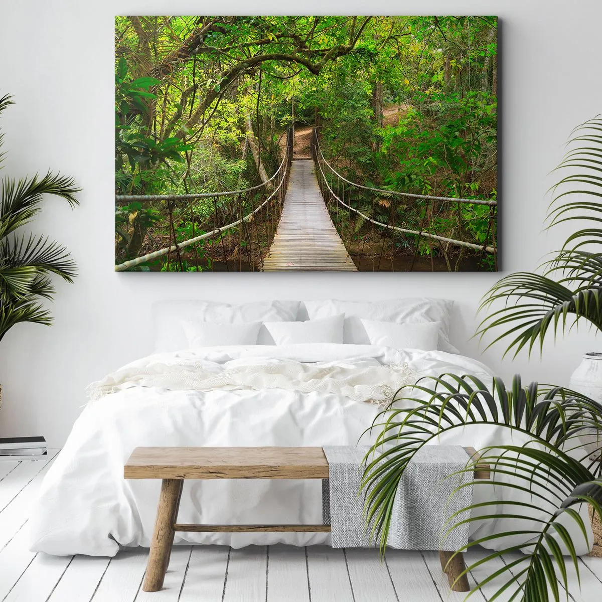 Canvastavla - Bild på duk - En hängbro omgiven av en grön regnskog - 70x50cm - Ty trädgården är full av klätterväxter - Modern väggdekoration för vardagsrum och sovrum ARTTOR