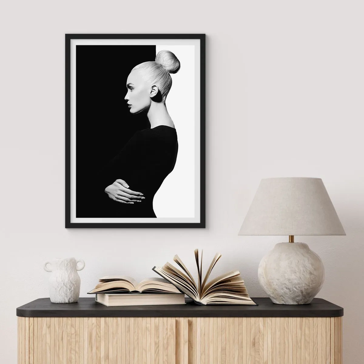 Affisch i svart ram - Helt enkelt en kvinna - 61x91 cm