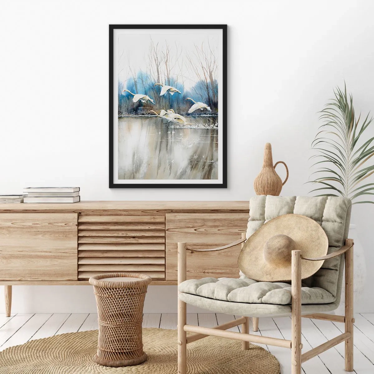 Affisch i svart ram - En flock svanar som flyter över vattnet i målerisk stil - 50x70cm - Som i en saga om vilda svanar - Modern väggdekoration för vardagsrum och sovrum ARTTOR