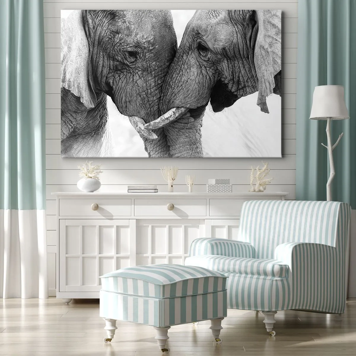 Canvastavla - Bild på duk - Två elefanter i en öm gest mot en monokrom bakgrund - 70x50cm - Hjärtlig bekännelse - Modern väggdekoration för vardagsrum och sovrum ARTTOR