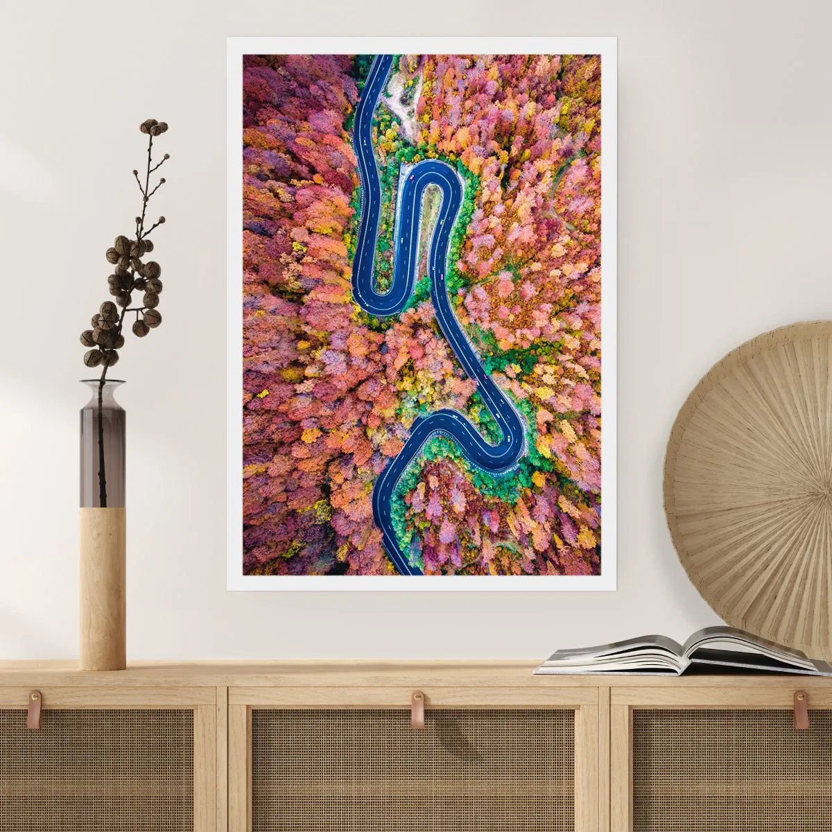 Affisch - Slingrande väg genom skogen - 50x70 cm