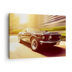 Canvastavla - Bild på duk - En klassisk bil i rörelse mot en urban bakgrund - 70x50cm - 1967 - legendaren är tillbaka - Modern väggdekoration för vardagsrum och sovrum ARTTOR