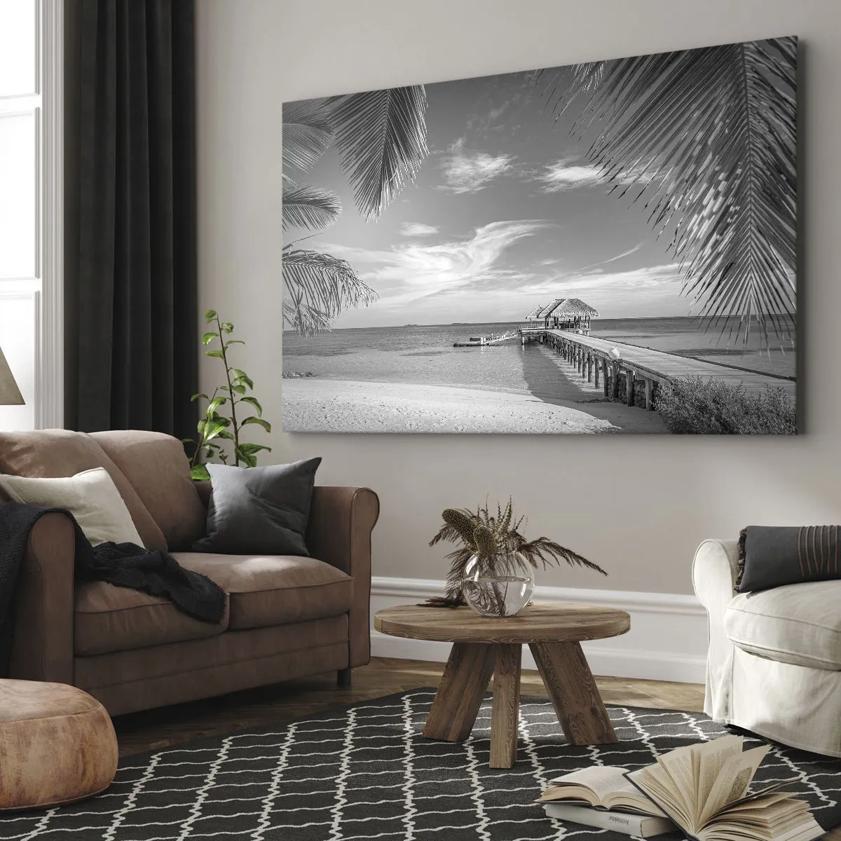 Canvastavla - Bild på duk - Svartvit strand med pir och palmer på en tropisk kust - 70x50cm - Minne eller dröm? - Modern väggdekoration för vardagsrum och sovrum ARTTOR