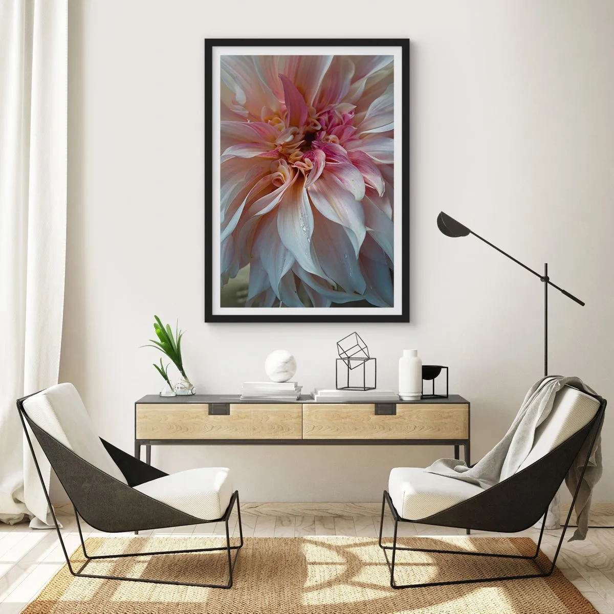 Affisch i svart ram - Närbild av fina blomblad i pastellfärger - 50x70cm - Blommande friskhet - Modern väggdekoration för vardagsrum och sovrum ARTTOR