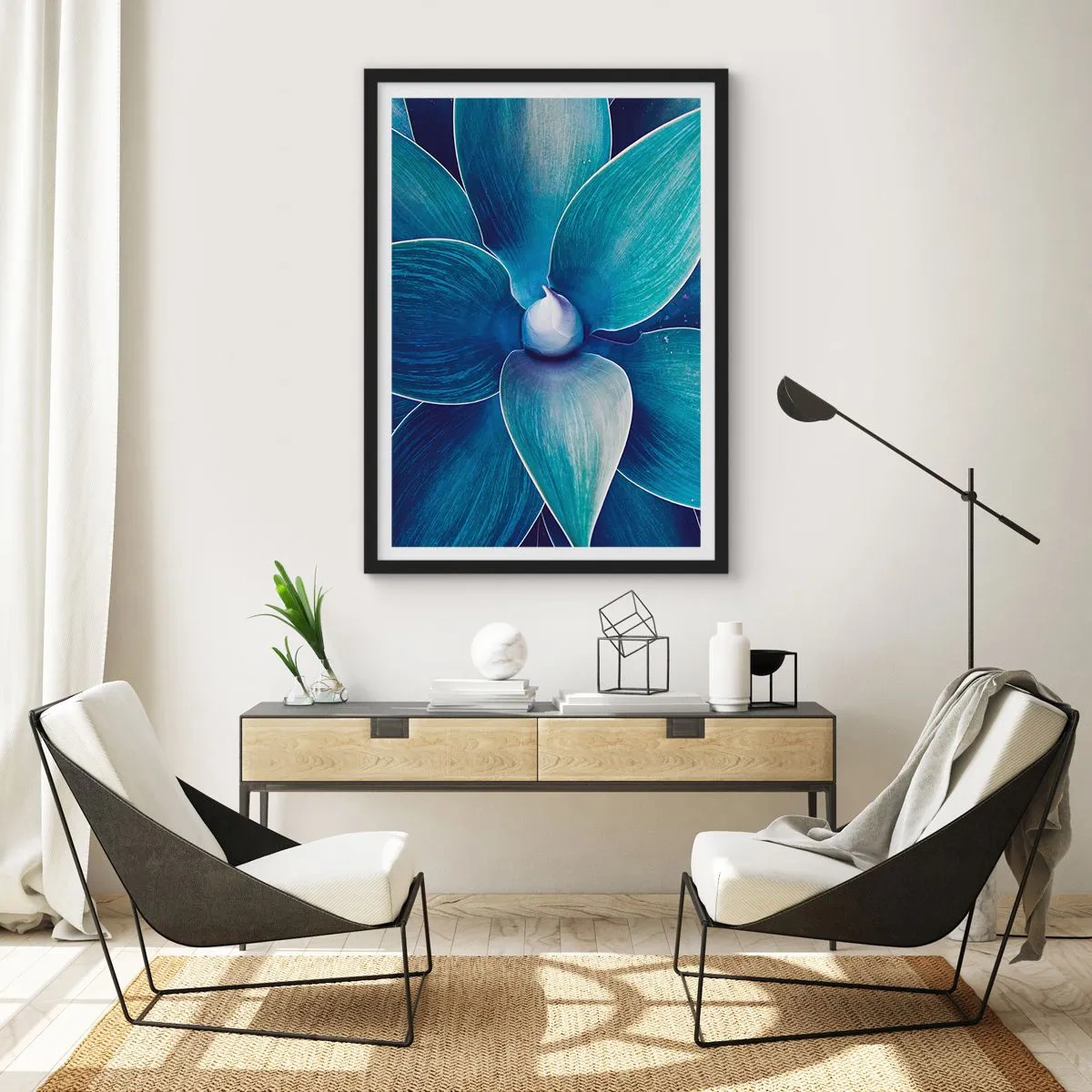 Affisch i svart ram - Detalj av en stor blomma i nyanser av blått - 50x70cm - Blått från himlen - Modern väggdekoration för vardagsrum och sovrum ARTTOR