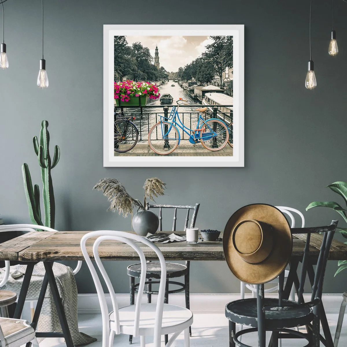 Affisch i vit ram - En Amsterdams gatas färger - 60x60 cm